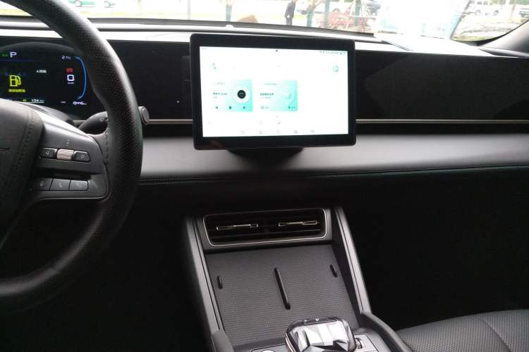 Used BYD Qin L 2024 DM-i 80KM Leading Model Audio And AC Panel