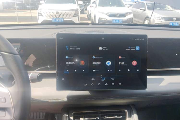Used BYD Qin L 2024 DM-i 120KM Leading Model Audio And AC Panel