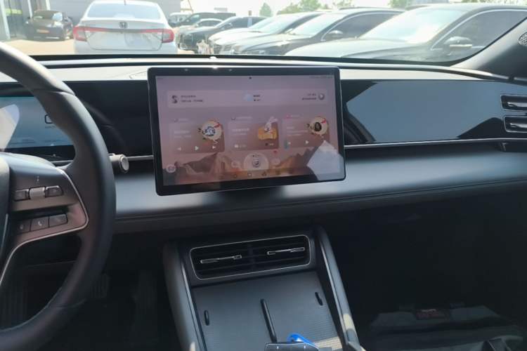 Used BYD Qin L 2024 DM-i 120KM Leading Model Audio And AC Panel