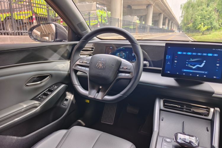 Used BYD Qin L 2024 DM-i 80KM Leading Model Audio And AC Panel