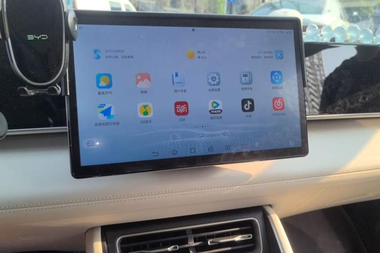Used BYD Qin L 2024 DM-i 80KM Beyond Model Audio And AC Panel