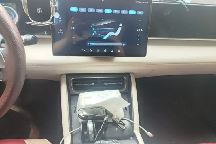 Used BYD Qin L 2024 DM-i 120KM Leading Model Audio And AC Panel