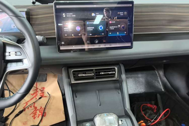 Used BYD Qin L 2024 DM-i 120KM Beyond Model Audio And AC Panel