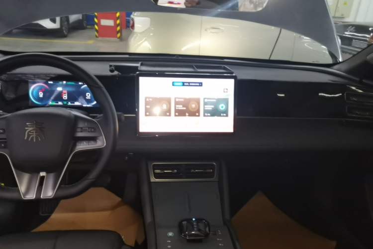 Used BYD Qin L 2024 DM-i 120KM Leading Model Audio And AC Panel