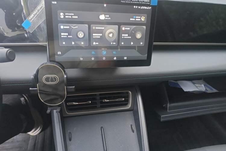 Used BYD Qin L 2024 DM-i 80KM Leading Model Audio And AC Panel