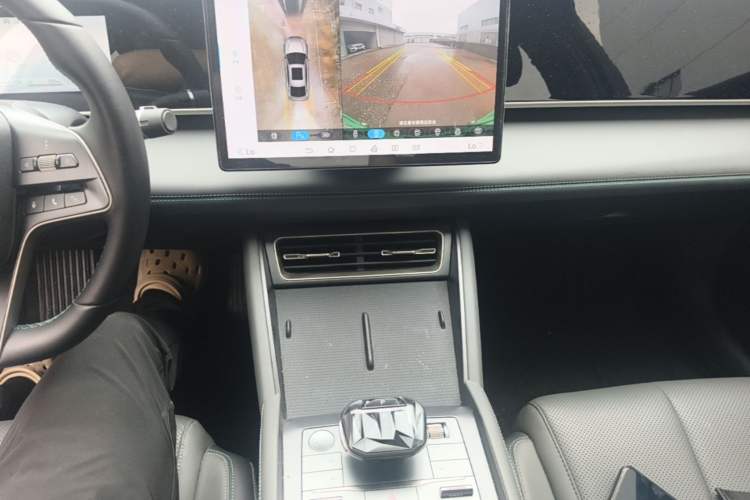 Used BYD Qin L 2024 DM-i 80KM Beyond Model Audio And AC Panel
