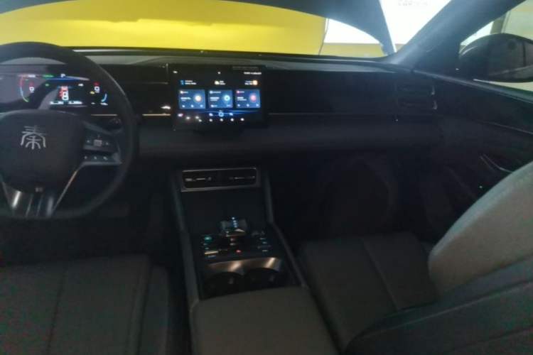 Used BYD Qin L 2024 DM-i 80KM Leading Model Audio And AC Panel