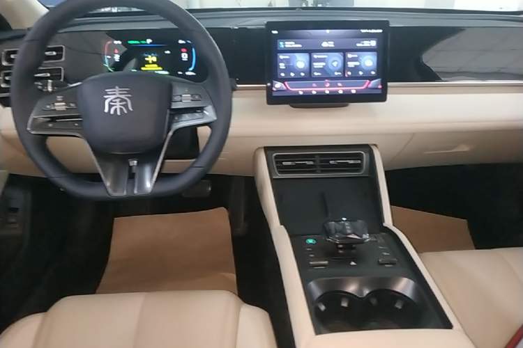 Used BYD Qin L 2024 DM-i 80KM Leading Model Audio And AC Panel