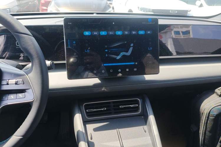 Used BYD Qin L 2024 DM-i 120KM Leading Model Audio And AC Panel