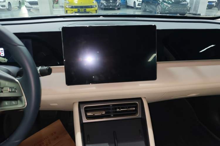 Used BYD Qin L 2024 DM-i 80KM Beyond Model Audio And AC Panel