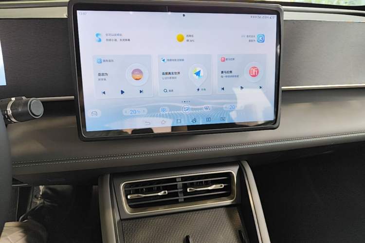 Used BYD Qin L 2024 DM-i 80KM Beyond Model Audio And AC Panel