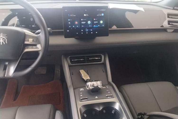 Used BYD Qin L 2024 DM-i 80KM Leading Model Audio And AC Panel