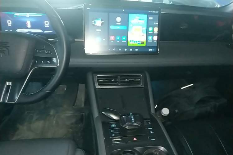 Used BYD Qin L 2024 DM-i 120KM Leading Model Audio And AC Panel
