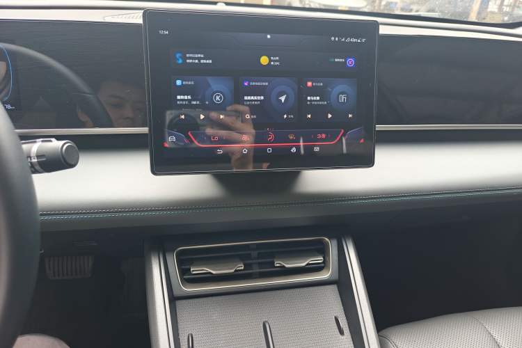 Used BYD Qin L 2024 DM-i 80KM Leading Model Audio And AC Panel