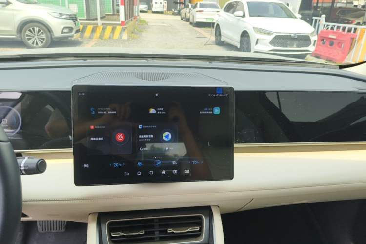 Used BYD Qin L 2024 DM-i 80KM Beyond Model Audio And AC Panel