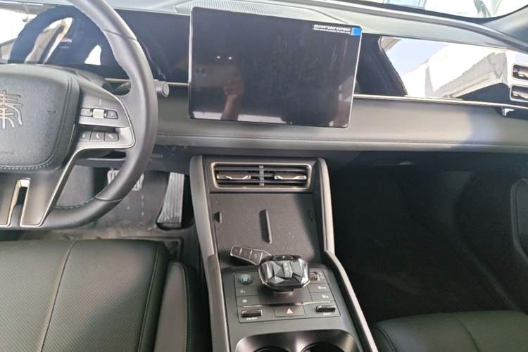 Used BYD Qin L 2024 DM-i 80KM Beyond Model Audio And AC Panel
