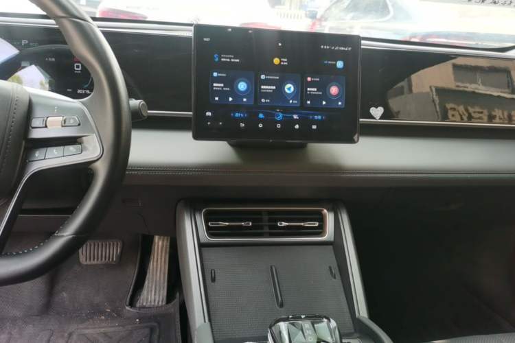 Used BYD Qin L 2024 DM-i 80KM Leading Model Audio And AC Panel
