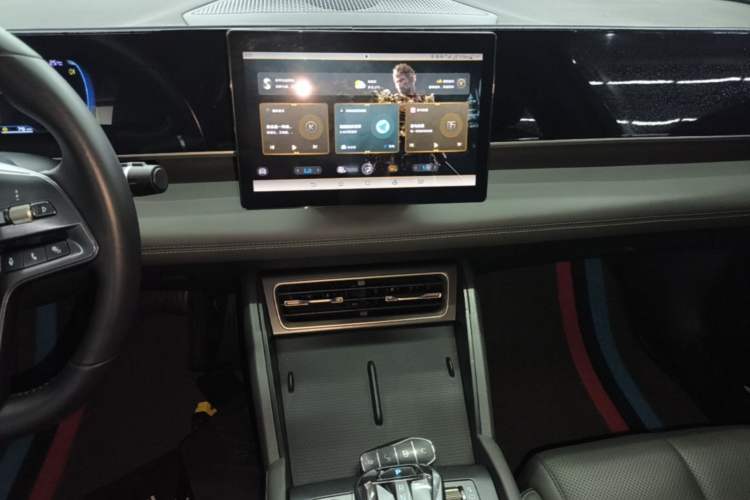 Used BYD Qin L 2024 DM-i 80KM Leading Model Audio And AC Panel