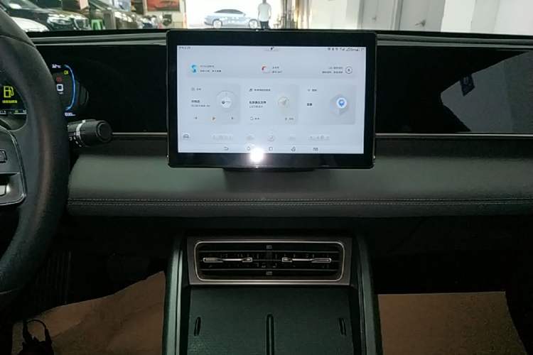 Used BYD Qin L 2024 DM-i 80KM Leading Model Audio And AC Panel