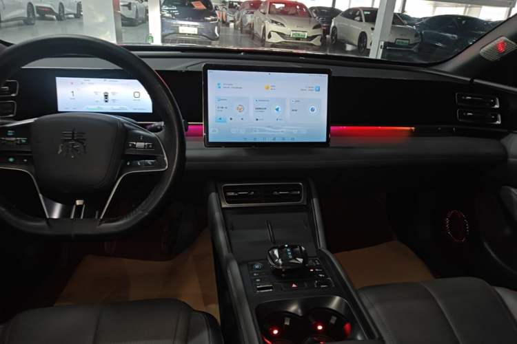 Used BYD Qin L 2024 DM-i 120KM Leading Model Audio And AC Panel