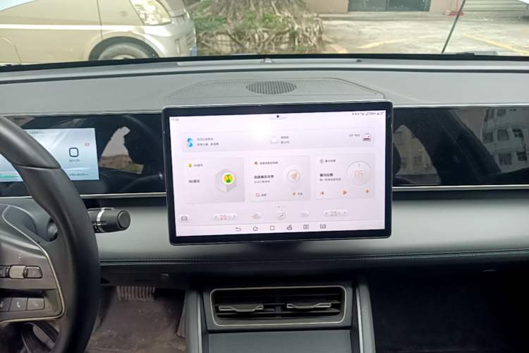 Used BYD Qin L 2024 DM-i 80KM Beyond Model Audio And AC Panel
