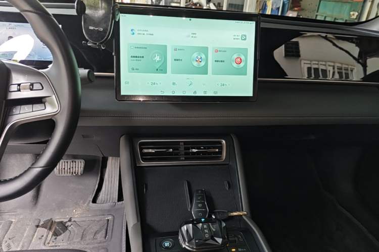 Used BYD Qin L 2024 DM-i 120KM Leading Model Audio And AC Panel