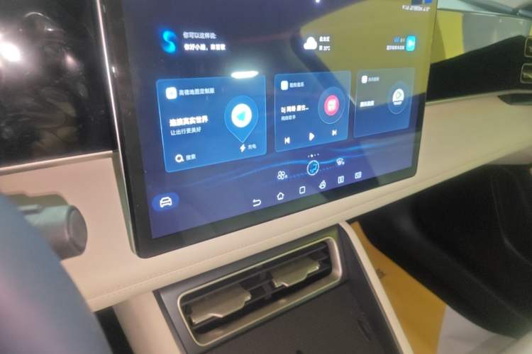 Used BYD Qin L 2024 DM-i 80KM Beyond Model Audio And AC Panel