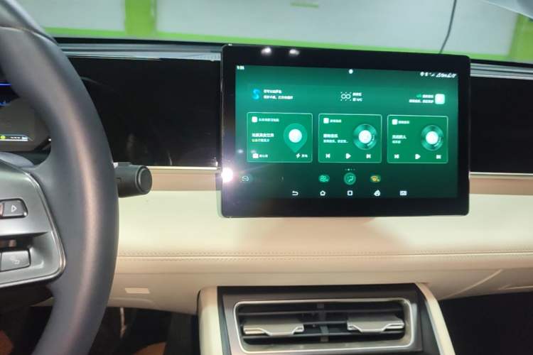 Used BYD Qin L 2024 DM-i 80KM Leading Model Audio And AC Panel
