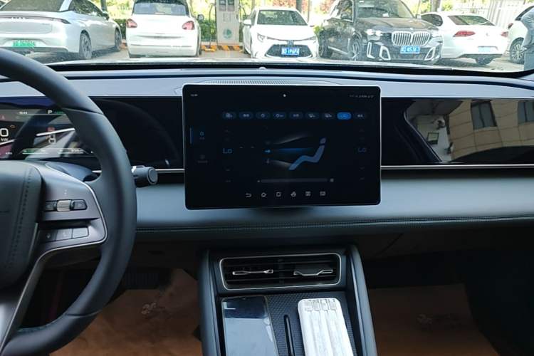 Used BYD Qin L 2024 DM-i 80KM Beyond Model Audio And AC Panel
