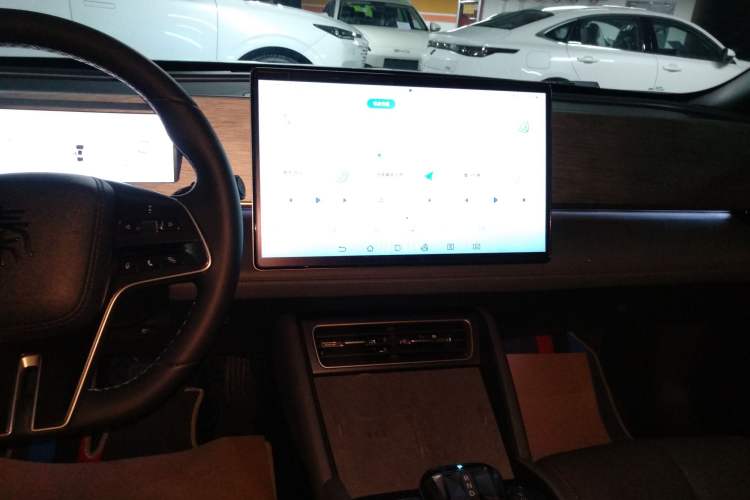 Used BYD Qin L 2024 DM-i 120KM Excellence Model Audio And AC Panel