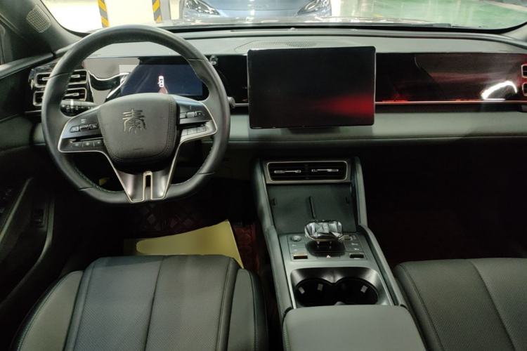 Used BYD Qin L 2024 DM-i 80KM Beyond Model Center Console