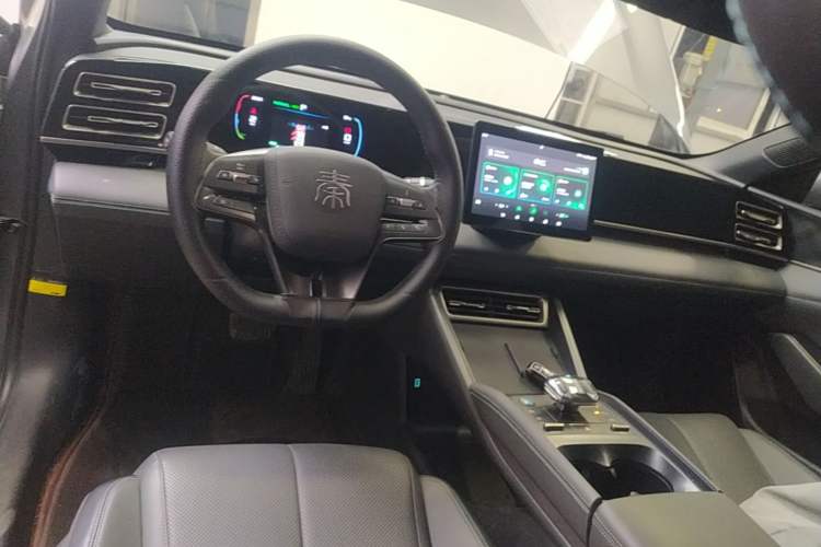 Used BYD Qin L 2024 DM-i 80KM Leading Model Center Console