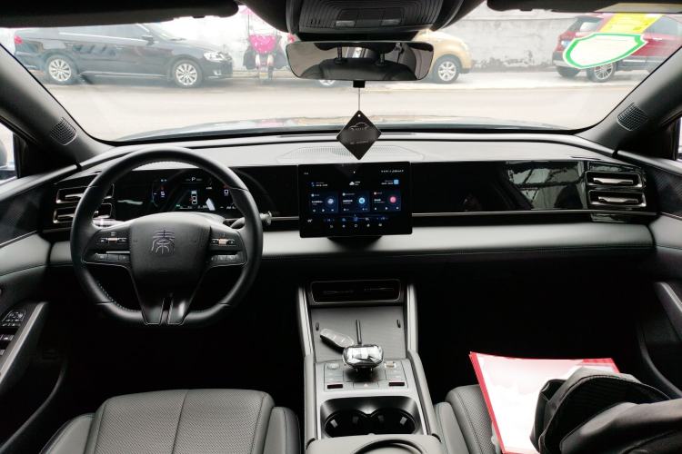 Used BYD Qin L 2024 DM-i 80KM Leading Model Center Console