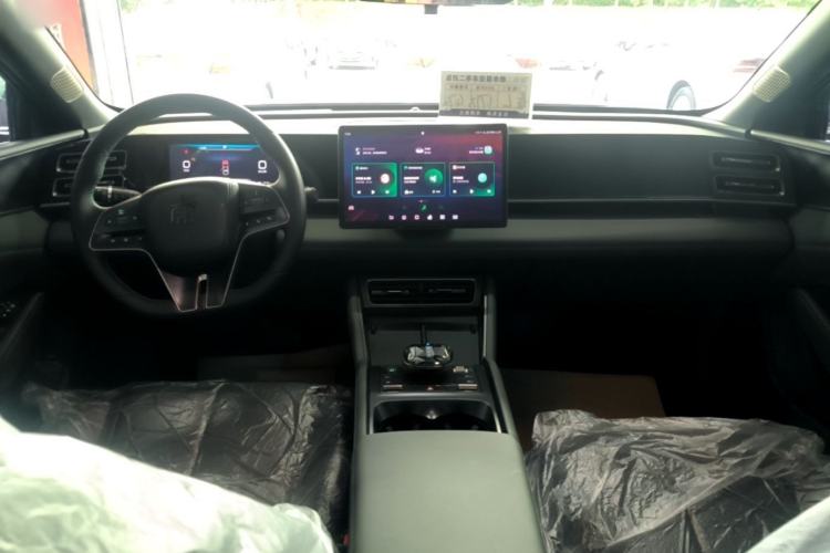 Used BYD Qin L 2024 DM-i 80KM Beyond Model Center Console