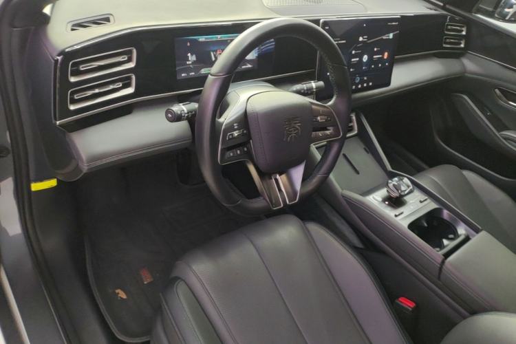 Used BYD Qin L 2024 DM-i 120KM Beyond Model Center Console