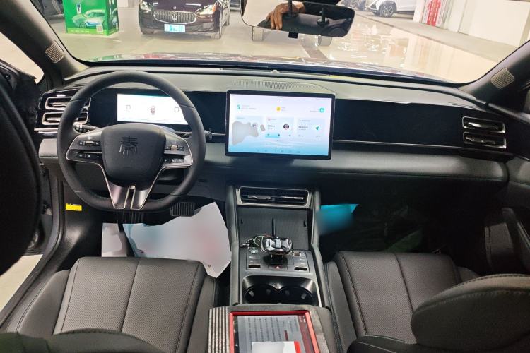 Used BYD Qin L 2024 DM-i 120KM Leading Model Center Console