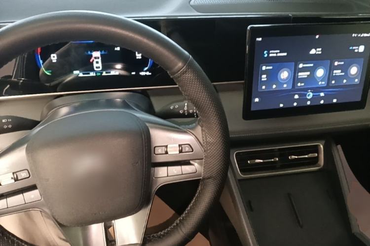 Used BYD Qin L 2024 DM-i 80KM Leading Model Center Console