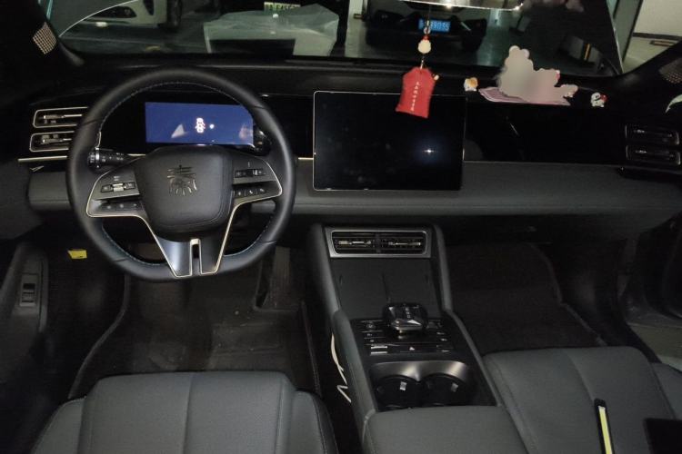 Used BYD Qin L 2024 DM-i 120KM Leading Model Center Console