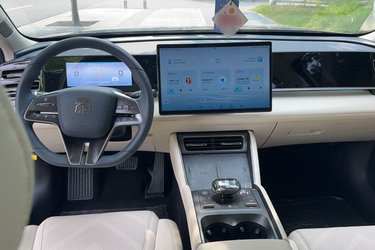 Used BYD Qin L 2024 DM-i 120KM Excellence Model Center Console
