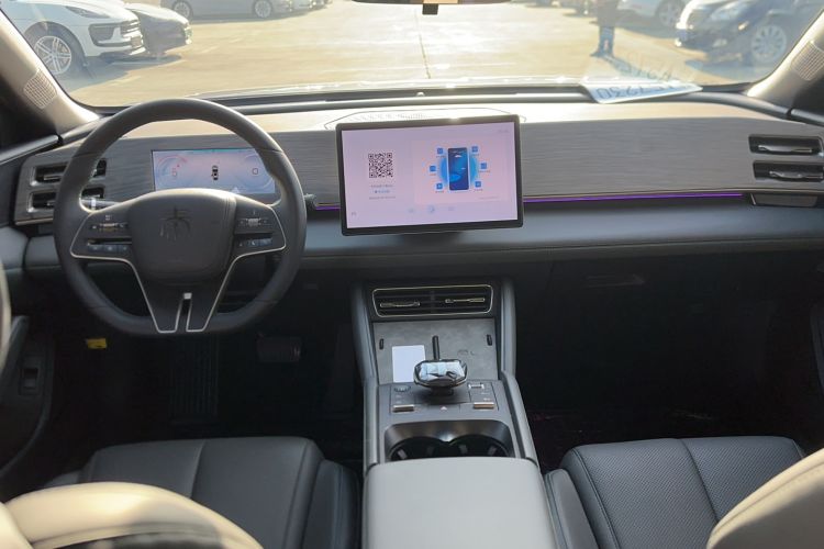 Used BYD Qin L 2024 DM-i 120KM Leading Model Center Console