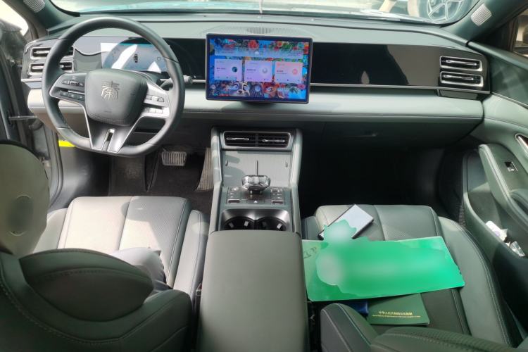 Used BYD Qin L 2024 DM-i 80KM Beyond Model Center Console
