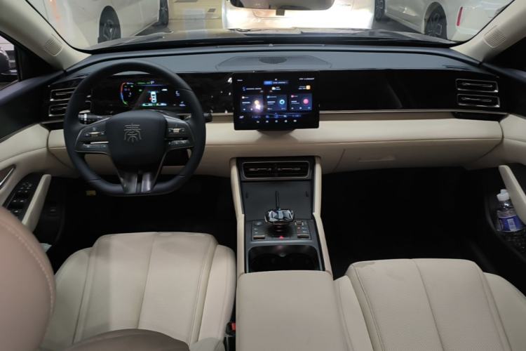 Used BYD Qin L 2024 DM-i 80KM Leading Model Center Console