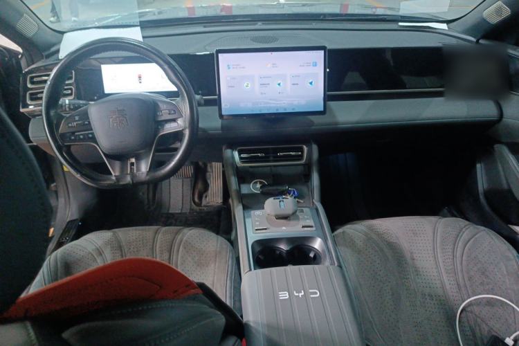 Used BYD Qin L 2024 DM-i 120KM Beyond Model Center Console