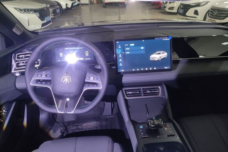Used BYD Qin L 2024 DM-i 80KM Beyond Model Center Console
