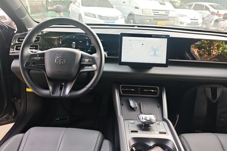 Used BYD Qin L 2024 DM-i 80KM Leading Model Center Console