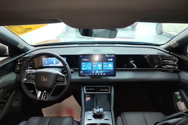 Used BYD Qin L 2024 DM-i 120KM Beyond Model Center Console
