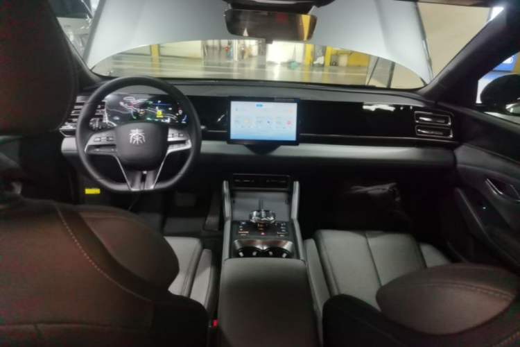 Used BYD Qin L 2024 DM-i 80KM Leading Model Center Console