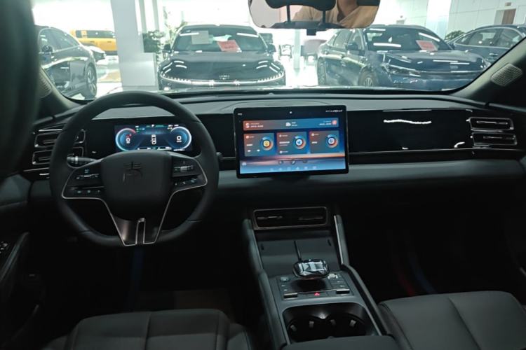 Used BYD Qin L 2024 DM-i 80KM Beyond Model Center Console