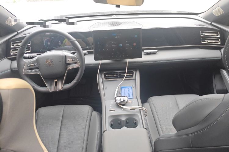 Used BYD Qin L 2024 DM-i 120KM Leading Model Center Console