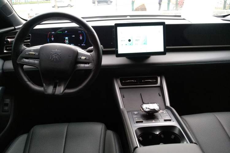 Used BYD Qin L 2024 DM-i 80KM Leading Model Center Console